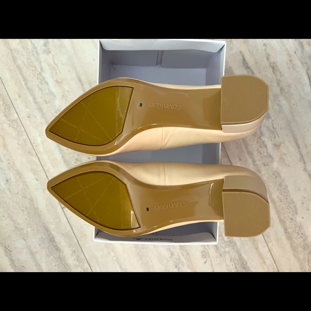 Calvin Klein CK Women's Nita size 8(runs small)